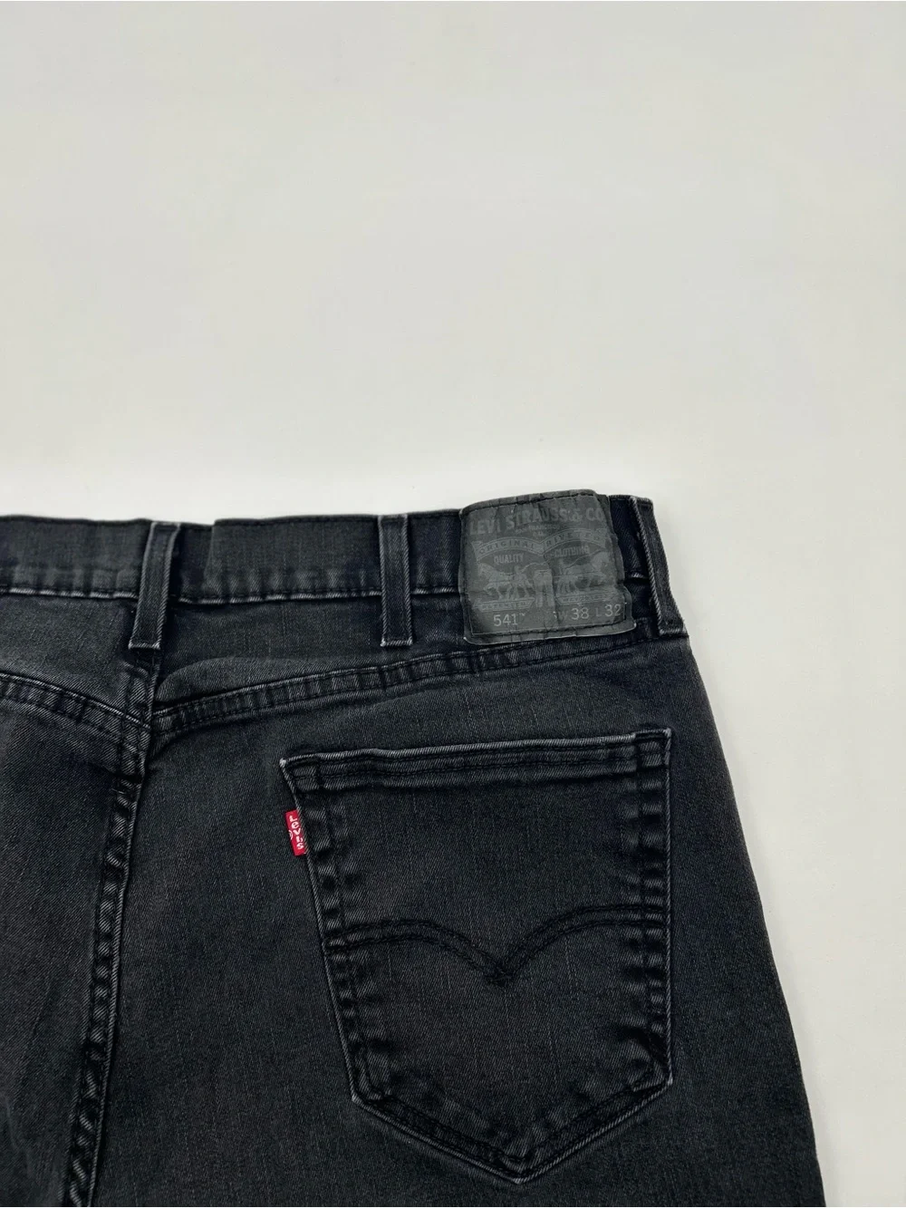 Levis cut knee